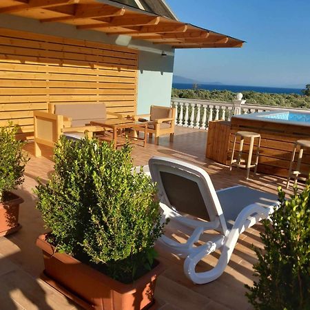 Irini'S Guesthouse Qeparo Eksteriør billede