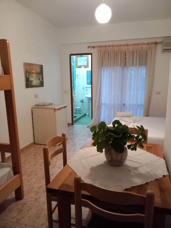 Irini'S Guesthouse Qeparo Eksteriør billede