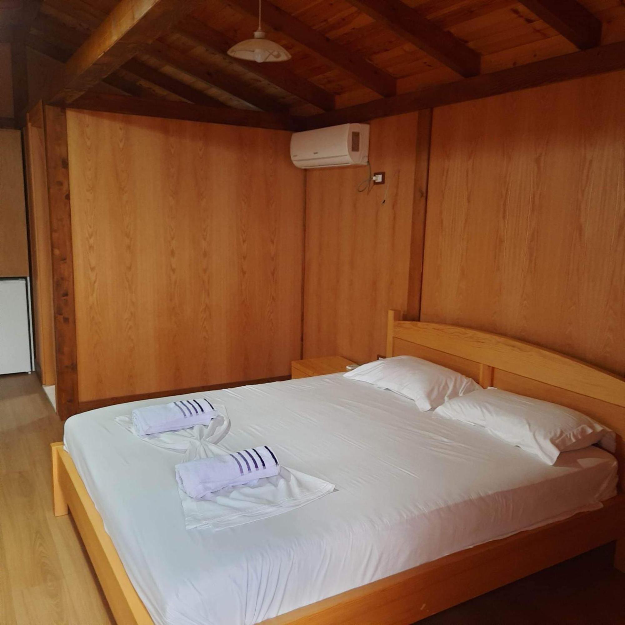 Irini'S Guesthouse Qeparo Eksteriør billede