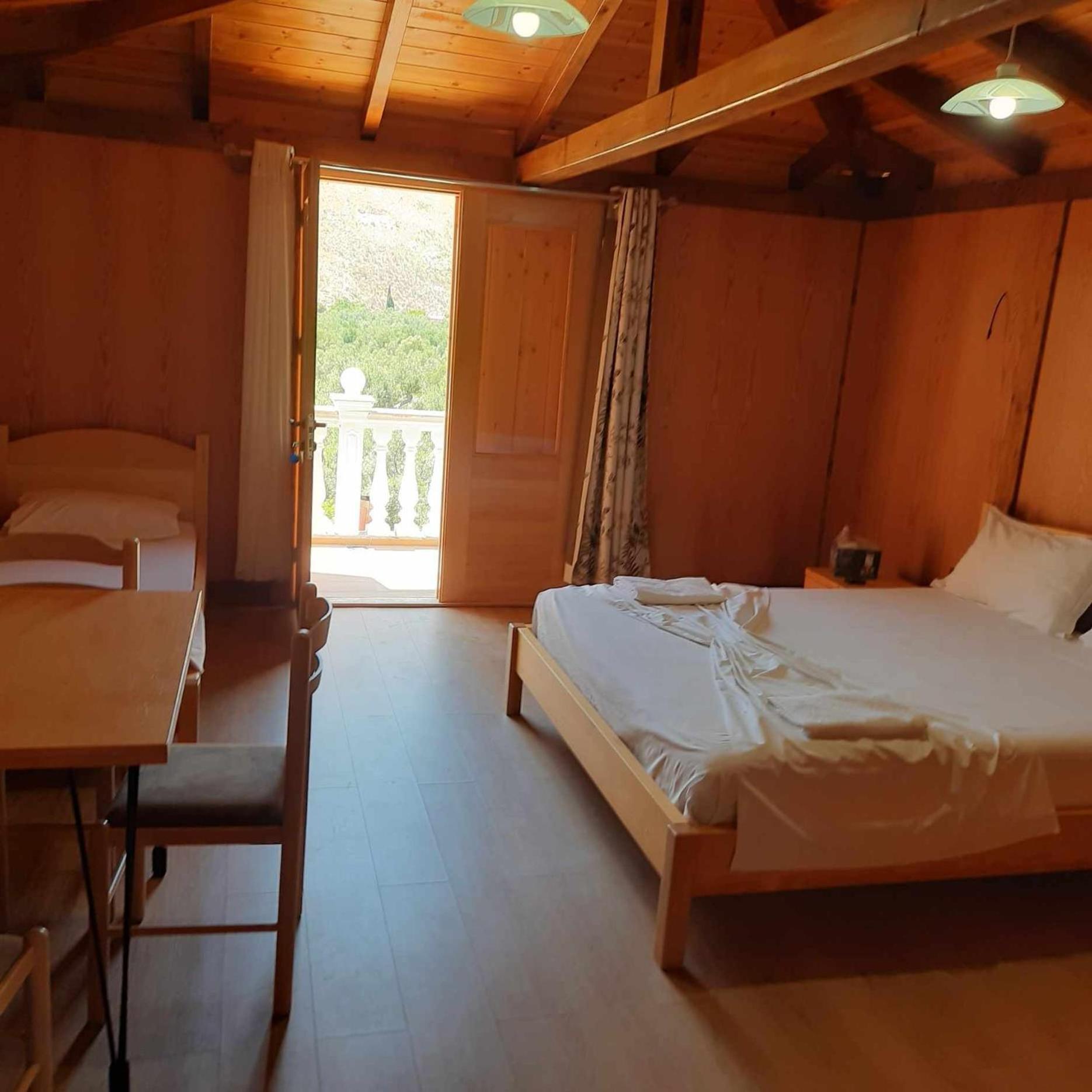 Irini'S Guesthouse Qeparo Eksteriør billede