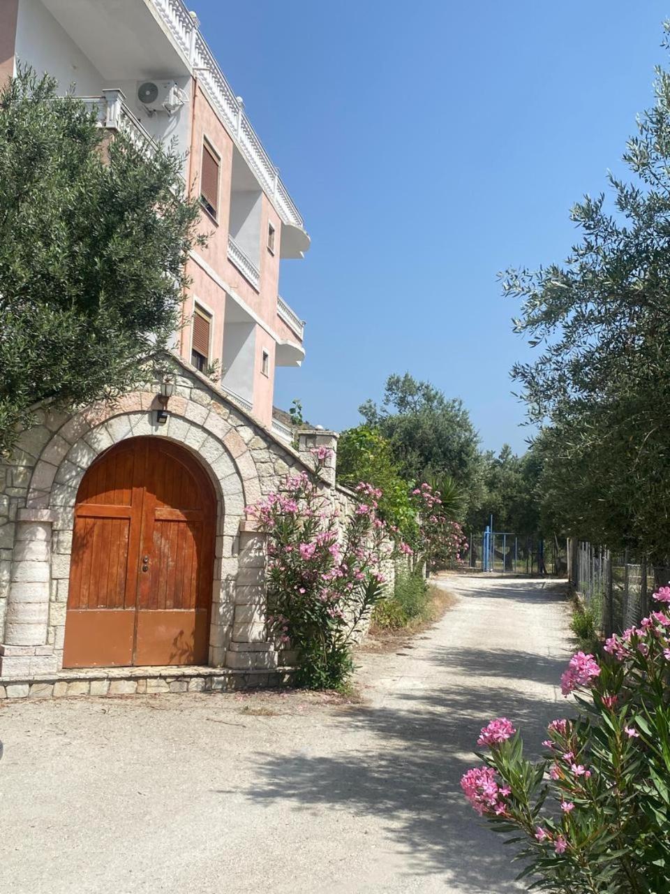 Irini'S Guesthouse Qeparo Eksteriør billede